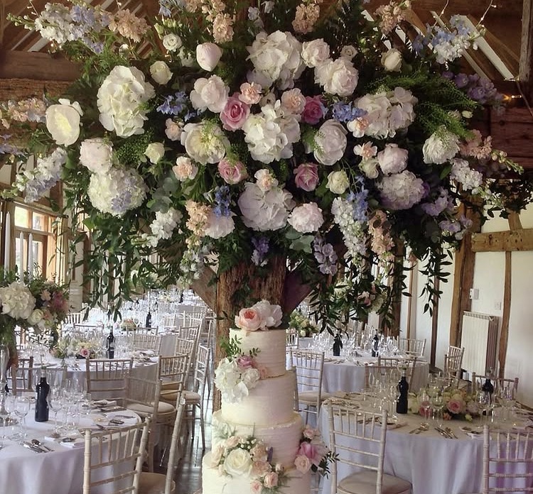 Bespoke wedding flowers by The Gorgeous Flower Company - Photo by Ella and Laurence Photography